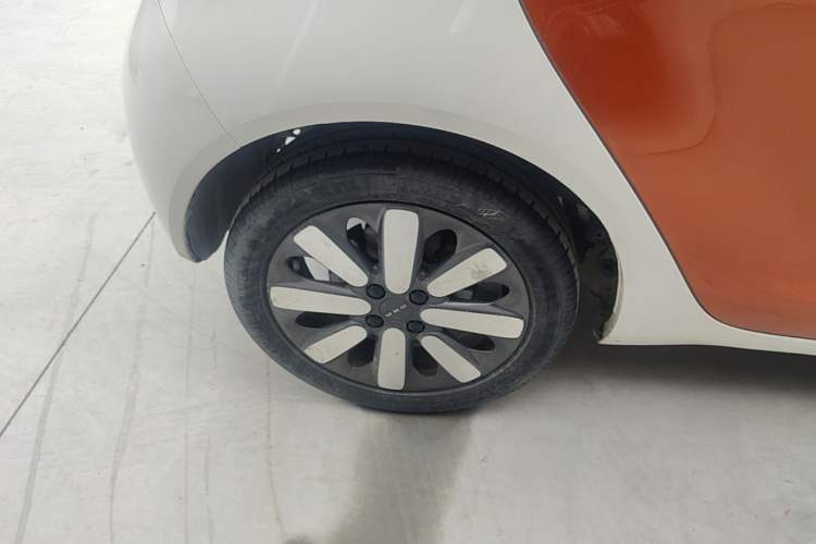 Used ORA Black Cat 2019 351 km Goddess Edition Right Rear Wheel Hub