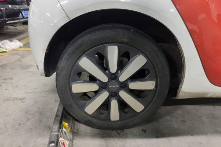 Used ORA Black Cat 2019 351 km Goddess Edition Right Rear Wheel Hub