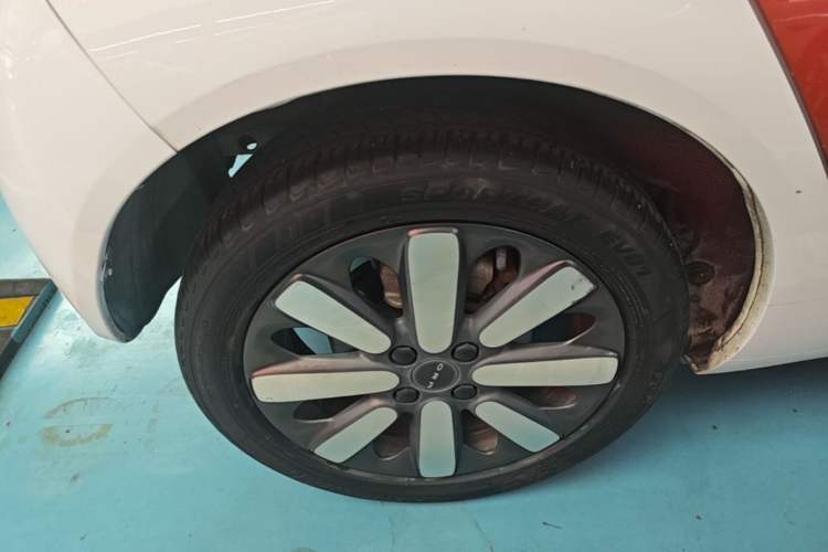 Used ORA Black Cat 2019 351 km Goddess Edition Right Rear Wheel Hub
