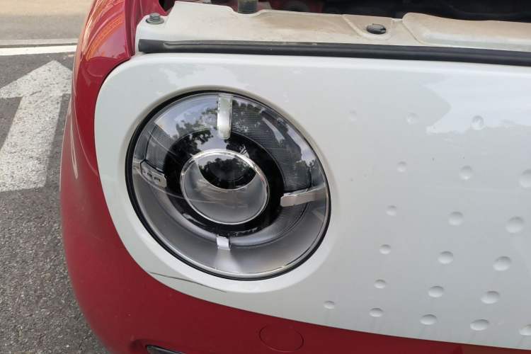 Used ORA Black Cat 2019 351 km Goddess Edition Right Front Headlight