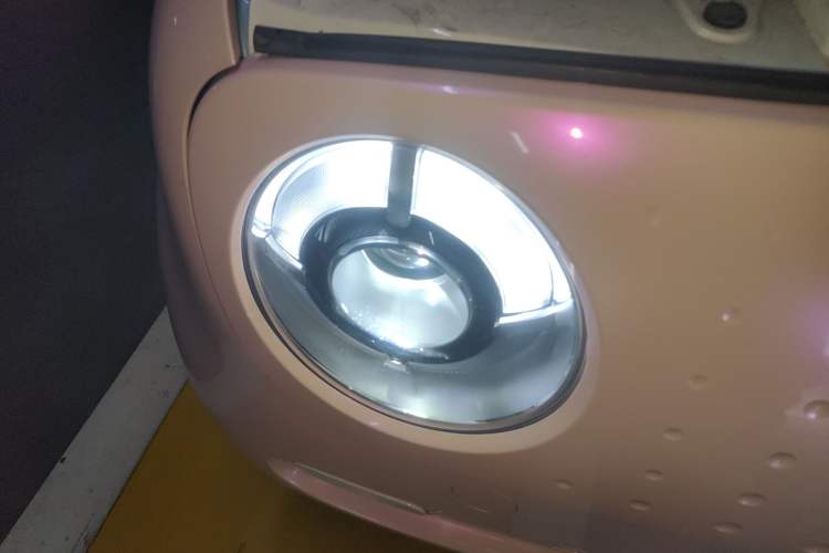 Used ORA Black Cat 2019 301km Standard Edition Right Front Headlight