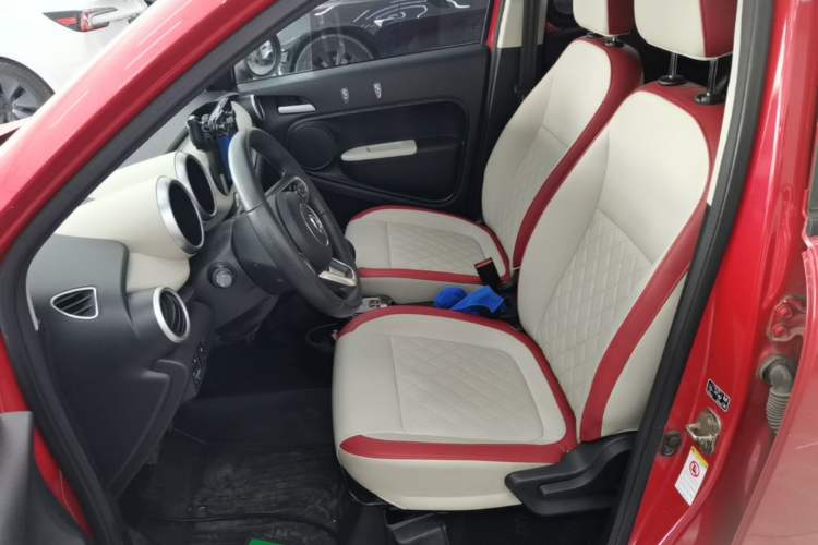 Used ORA Black Cat 2019 351 km Goddess Edition Left Front Seat