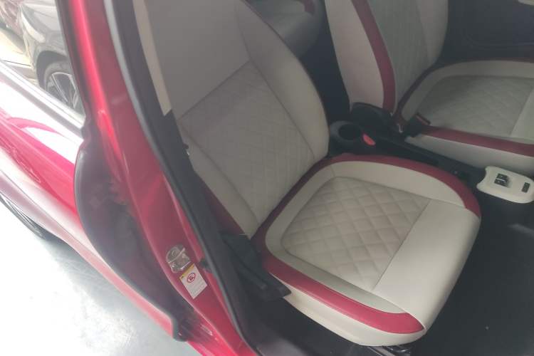 Used ORA Black Cat 2019 351 km Goddess Edition Right Front Seat