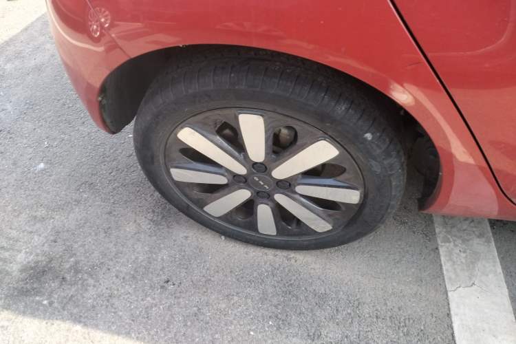 Used ORA Black Cat 2019 351 km Goddess Edition Right Rear Wheel Hub