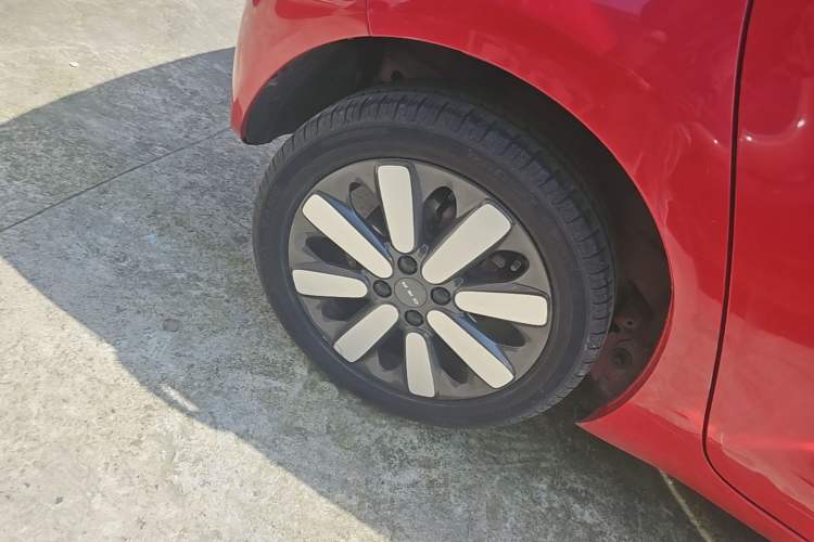 Used ORA Black Cat 2019 351 km Goddess Edition Right Rear Wheel Hub