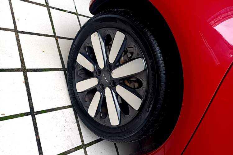 Used ORA Black Cat 2019 351 km Goddess Edition Right Rear Wheel Hub