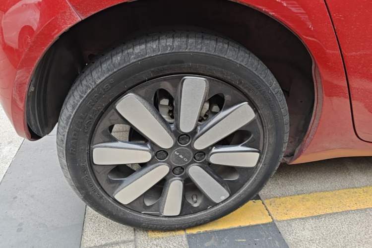 Used ORA Black Cat 2019 351 km Goddess Edition Right Rear Wheel Hub
