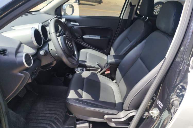 Used ORA Black Cat 2019 351 km Family Edition Left Front Seat