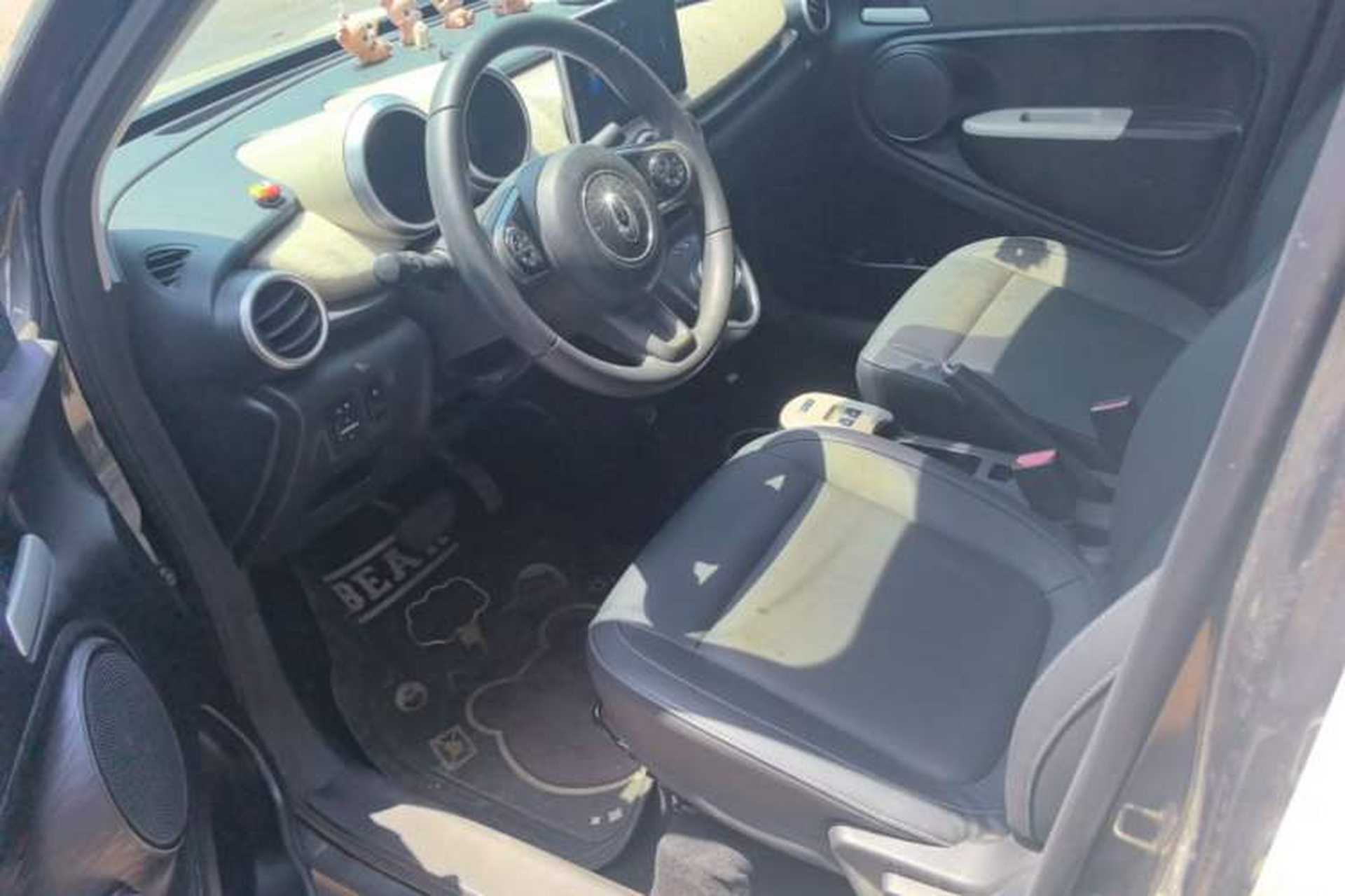 Used ORA Black Cat 2019 351 km Family Edition Left Front Seat
