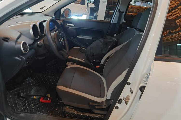 Used ORA Black Cat 2019 351 km Fun Edition Left Front Seat