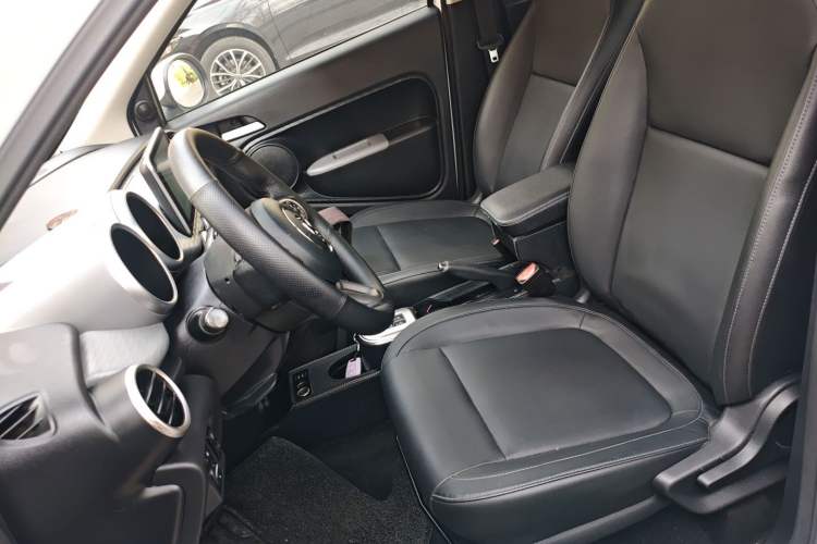 Used ORA Black Cat 2019 351 km Fun Edition Left Front Seat