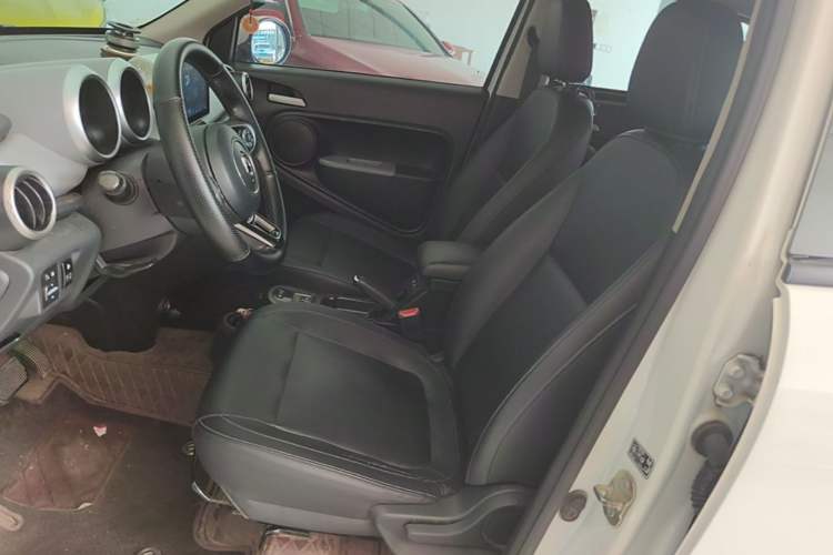 Used ORA Black Cat 2019 351 km Fun Edition Left Front Seat