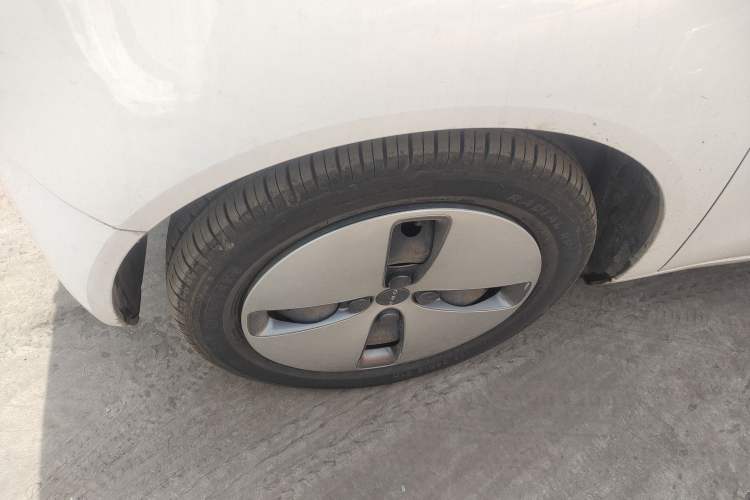 Used ORA Black Cat 2019 351 km Fun Edition Left Front Wheel Hub