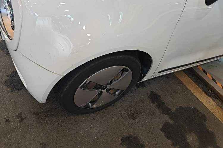 Used ORA Black Cat 2019 351 km Fun Edition Left Front Wheel Hub