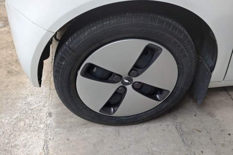Used ORA Black Cat 2019 301km Standard Edition Left Front Wheel Hub