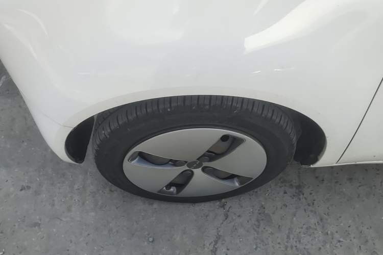 Used ORA Black Cat 2019 351 km Fun Edition Left Front Wheel Hub