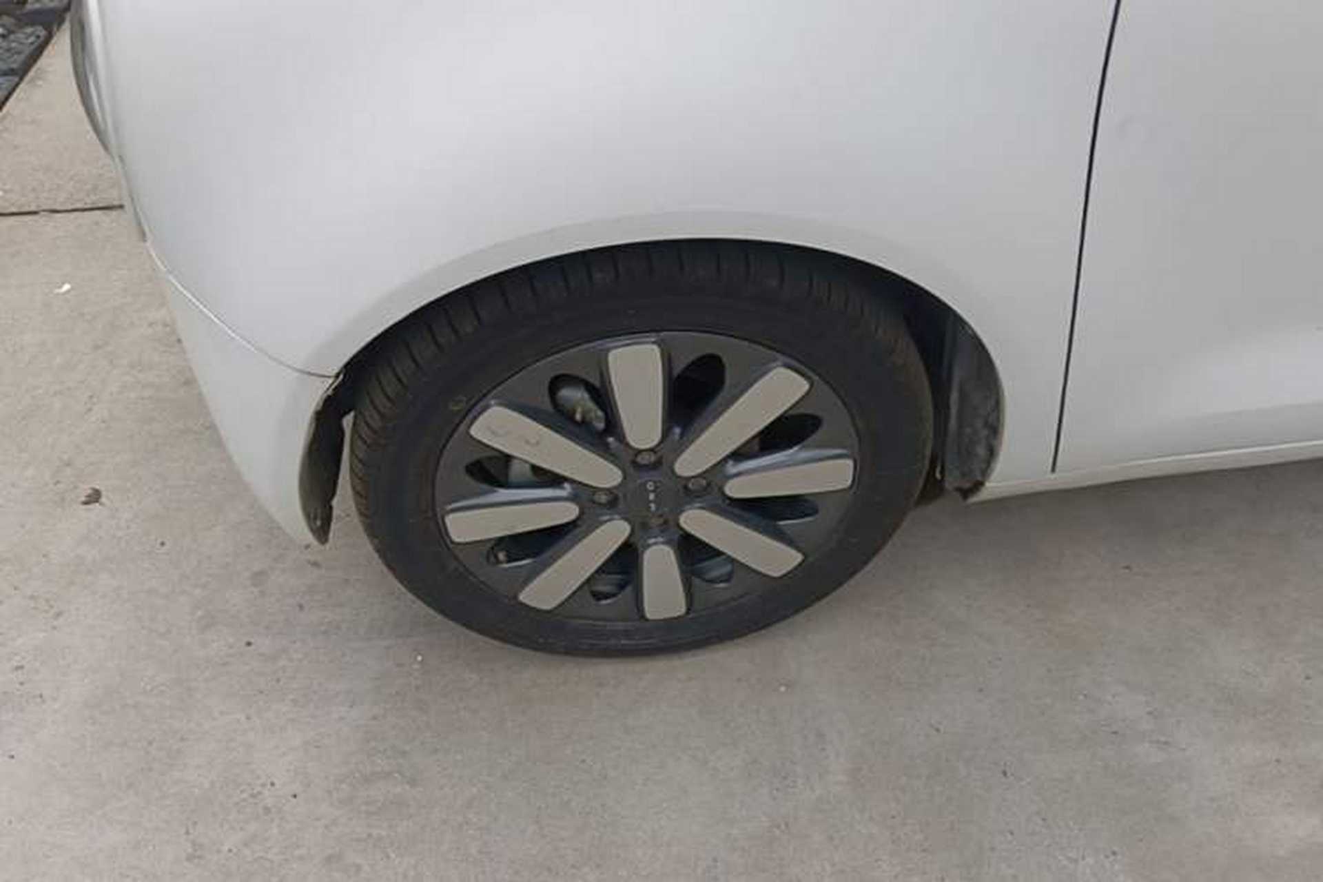 Used ORA Black Cat 2019 351 km Family Edition Left Front Wheel Hub