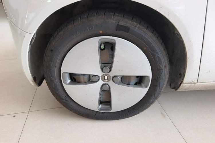 Used ORA Black Cat 2019 351 km Fun Edition Left Front Wheel Hub