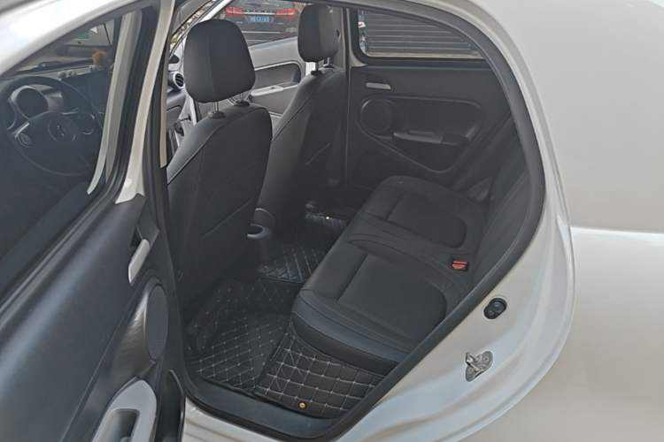 Used ORA Black Cat 2019 351 km Family Edition Left Rear Seat