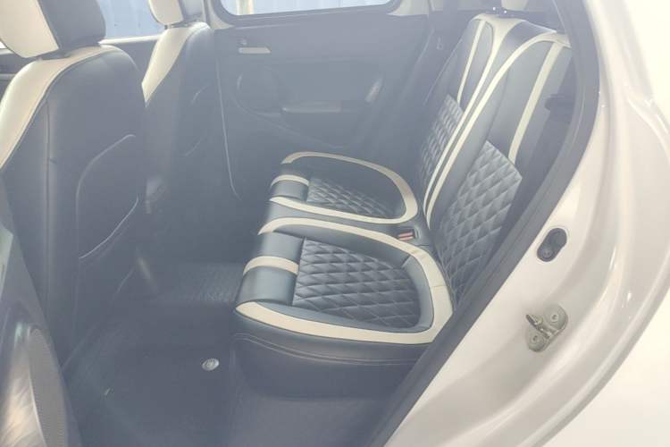 Used ORA Black Cat 2019 351 km Fun Edition Left Rear Seat