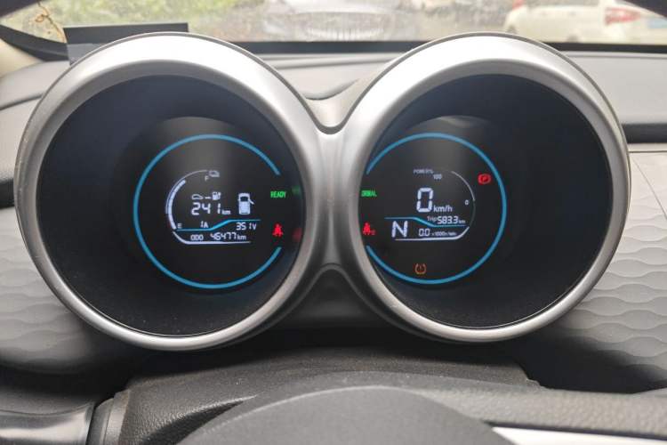 Used ORA Black Cat 2019 351 km Family Edition Odometer Close Up