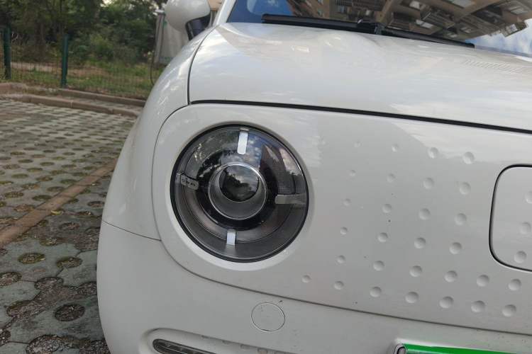 Used ORA Black Cat 2019 351 km Goddess Edition Right Front Headlight