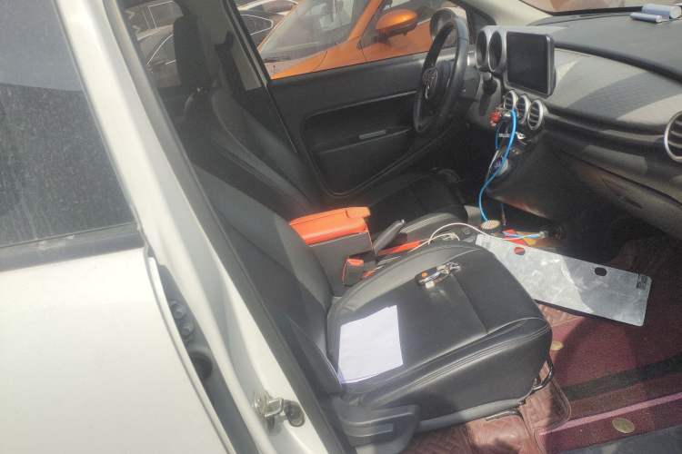 Used ORA Black Cat 2019 351 km Fun Edition Right Front Seat