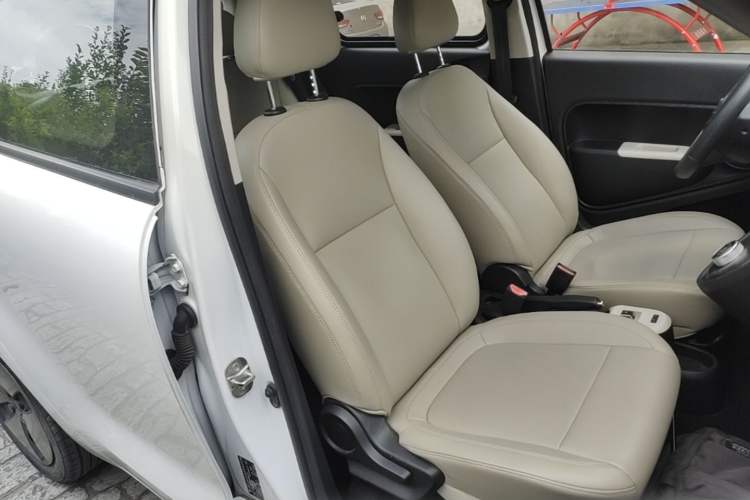Used ORA Black Cat 2019 351 km Fun Edition Right Front Seat