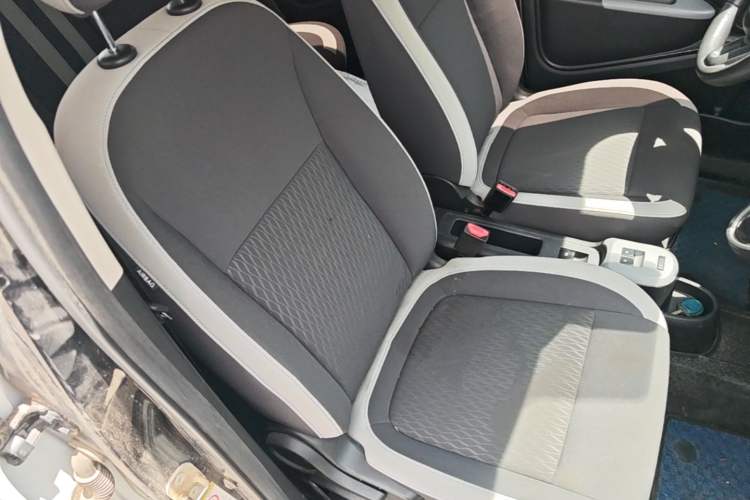 Used ORA Black Cat 2019 351 km Goddess Edition Right Front Seat