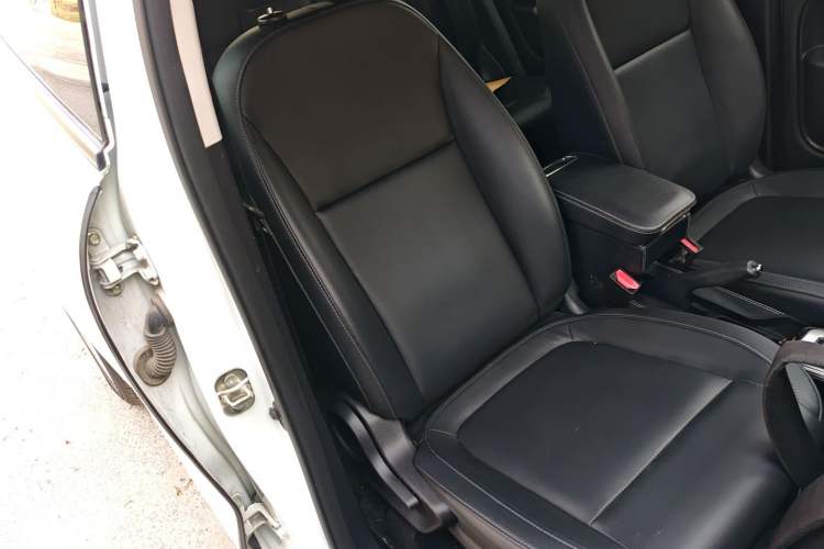 Used ORA Black Cat 2019 351 km Fun Edition Right Front Seat