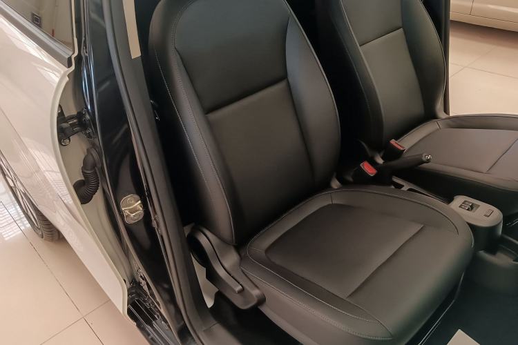 Used ORA Black Cat 2019 351 km Family Edition Right Front Seat