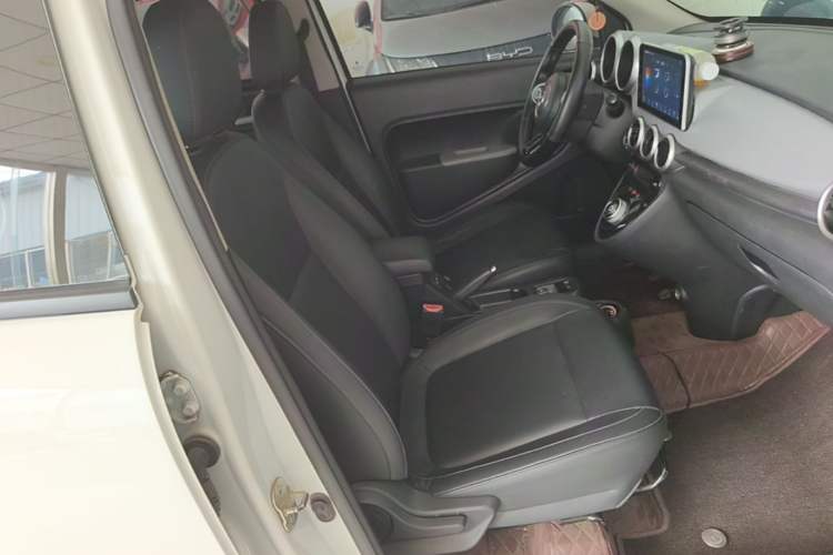 Used ORA Black Cat 2019 351 km Fun Edition Right Front Seat