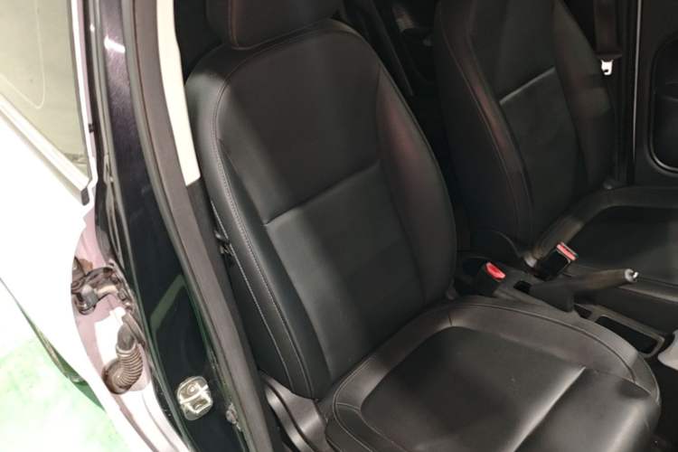 Used ORA Black Cat 2019 351 km Family Edition Right Front Seat