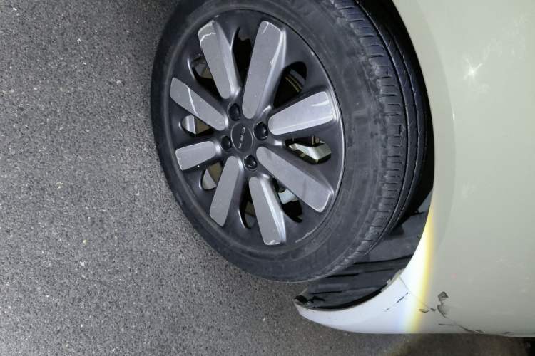 Used ORA Black Cat 2019 351 km Family Edition Right Front Wheel Hub