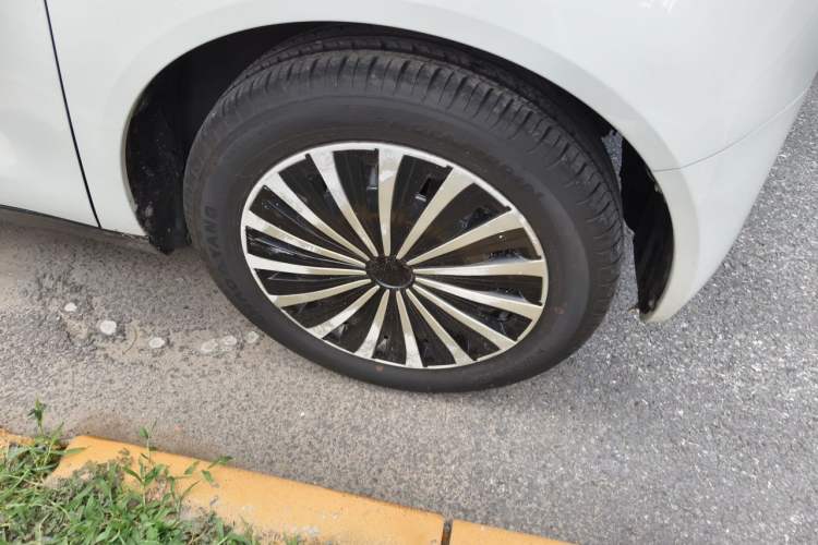 Used ORA Black Cat 2019 351 km Fun Edition Right Front Wheel Hub