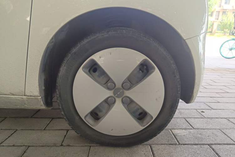 Used ORA Black Cat 2019 351 km Family Edition Right Front Wheel Hub