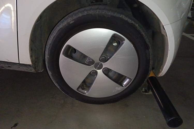 Used ORA Black Cat 2019 351 km Fun Edition Right Front Wheel Hub