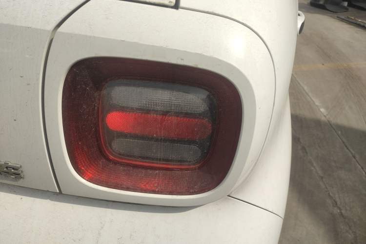 Used ORA Black Cat 2019 351 km Fun Edition Right Rear Taillight