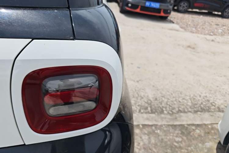 Used ORA Black Cat 2019 351 km Goddess Edition Right Rear Taillight