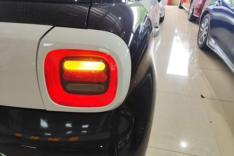 Used ORA Black Cat 2019 351 km Fun Edition Right Rear Taillight