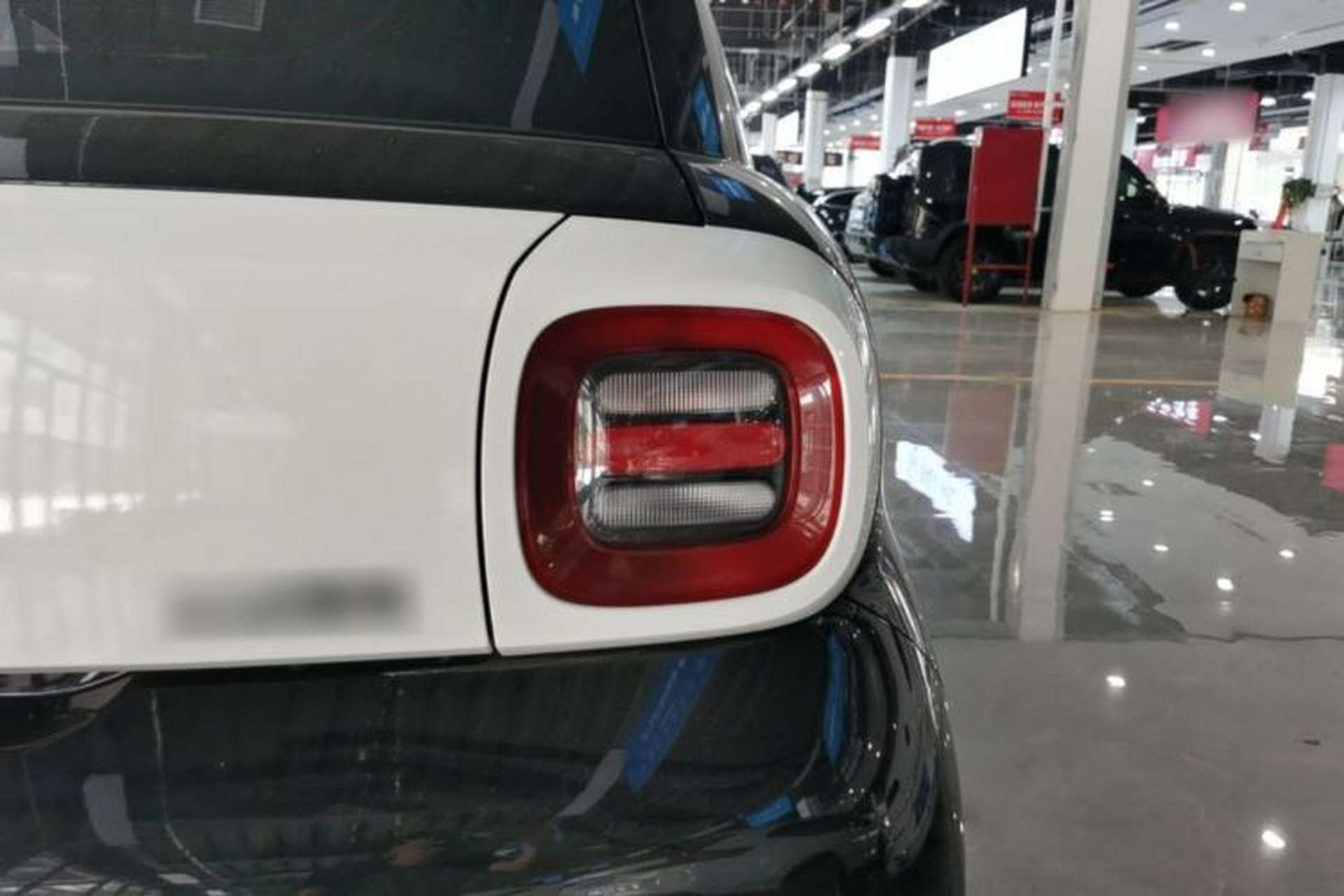 Used ORA Black Cat 2019 351 km Family Edition Right Rear Taillight