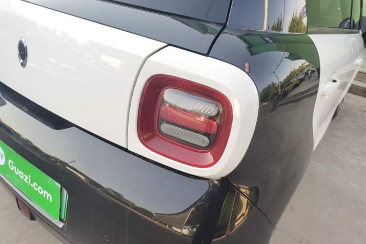 Used ORA Black Cat 2019 351 km Fun Edition Right Rear Taillight