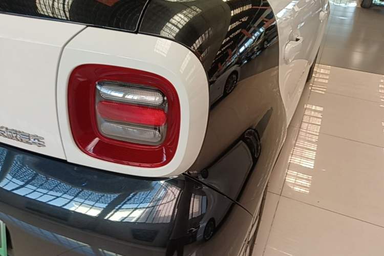 Used ORA Black Cat 2019 351 km Family Edition Right Rear Taillight