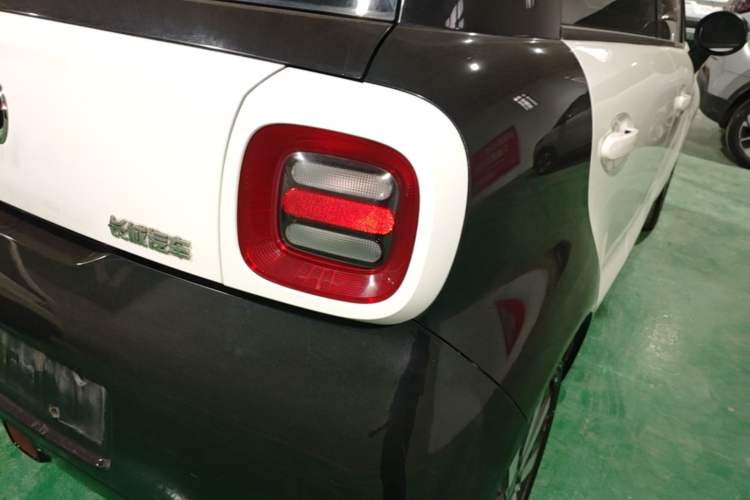 Used ORA Black Cat 2019 351 km Family Edition Right Rear Taillight