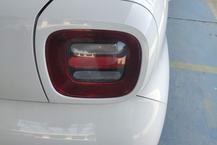 Used ORA Black Cat 2019 351 km Fun Edition Right Rear Taillight