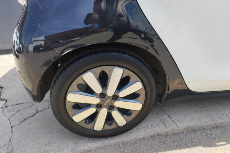 Used ORA Black Cat 2019 351 km Family Edition Right Rear Wheel Hub