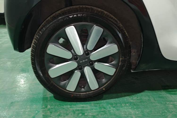 Used ORA Black Cat 2019 351 km Family Edition Right Rear Wheel Hub