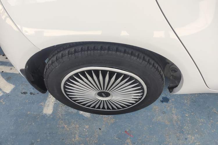 Used ORA Black Cat 2019 351 km Fun Edition Right Rear Wheel Hub