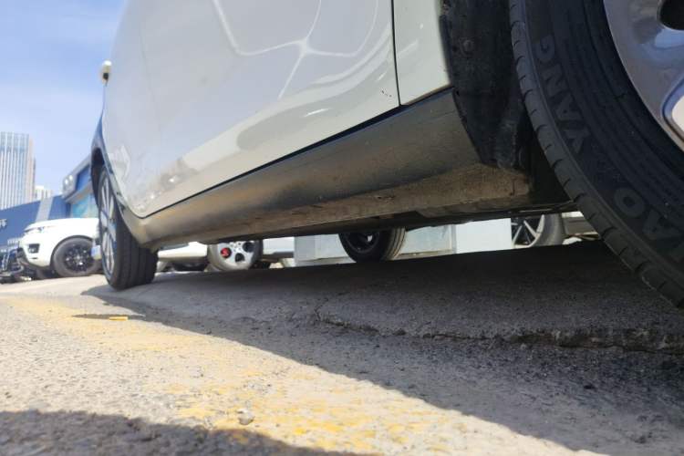 Used ORA Black Cat 2019 351 km Family Edition Right Side Sill