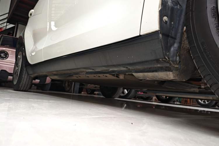 Used ORA Black Cat 2019 301km Standard Edition Right Side Sill